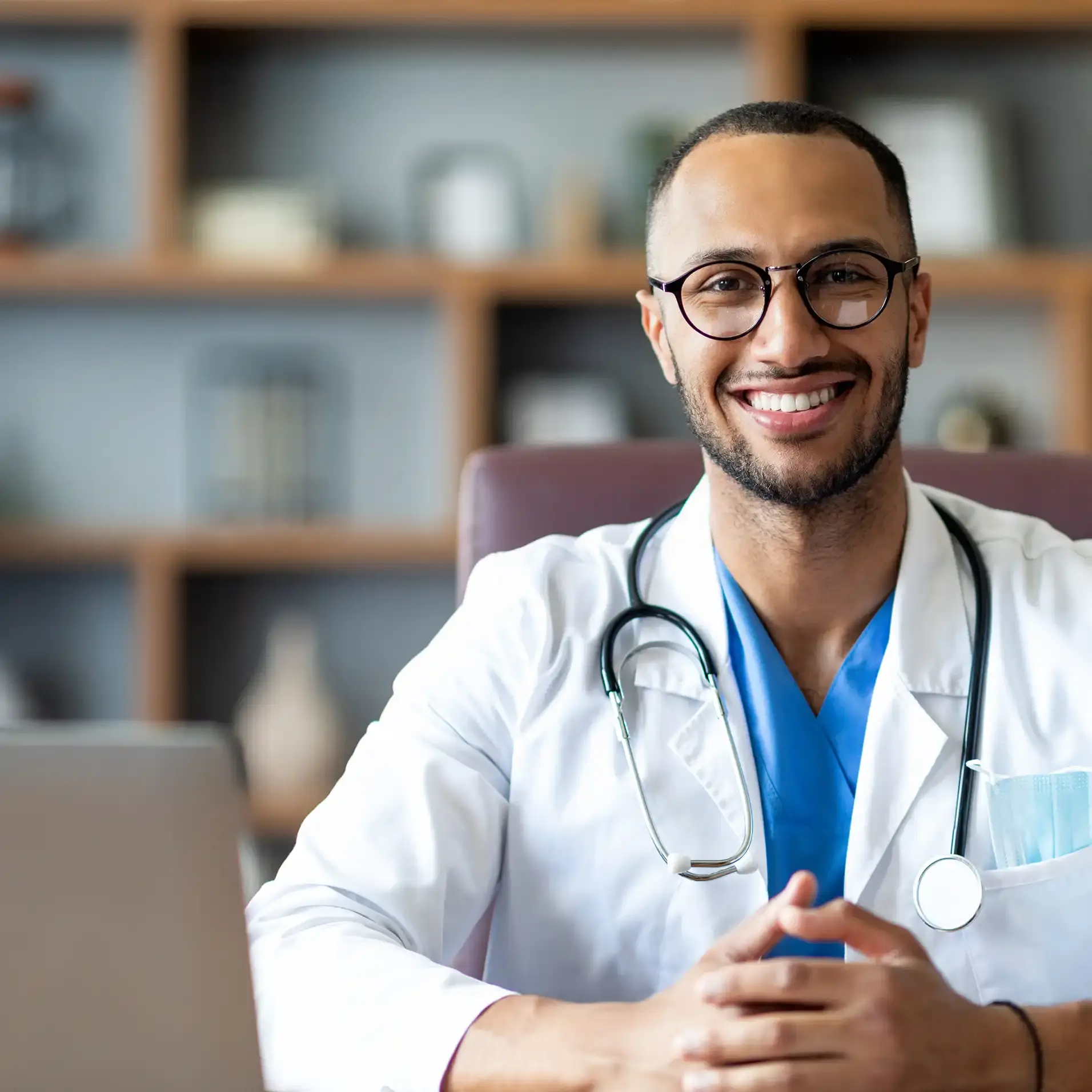Doctor in weight clinic using Curoflow telemedicine platform