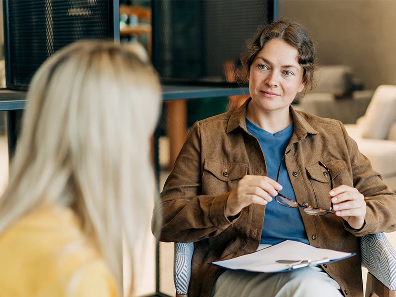 Therapist uses Curoflow for hybrid care