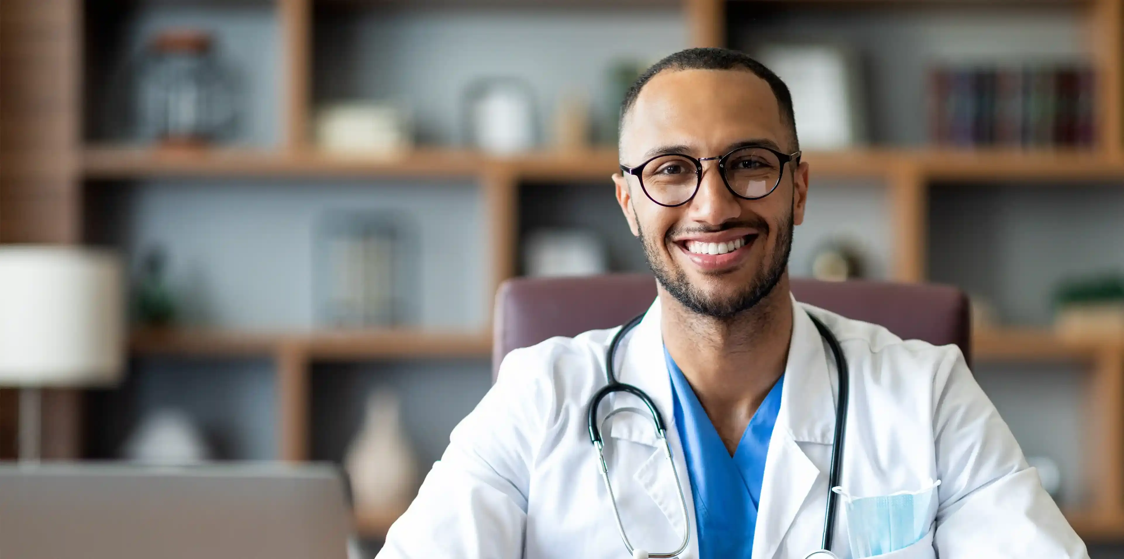 Doctor in weight clinic using Curoflow telemedicine platform